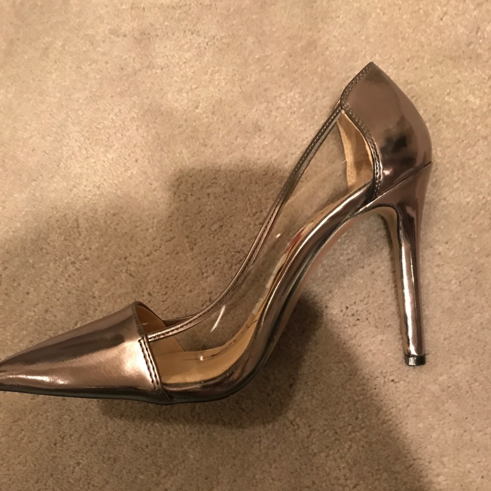 Silver pumps